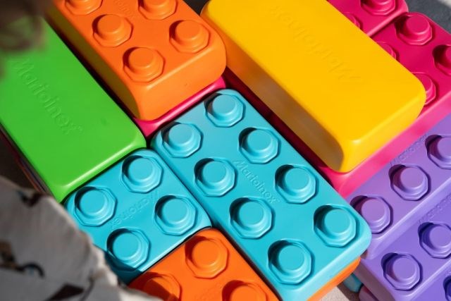 Marioinex “brick” building blocks, 33 pastel-coloured pieces