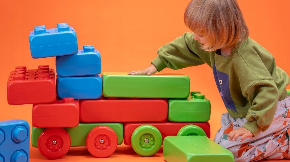 Marioinex ‘brick’ building blocks + 2 wheels, 30 pieces