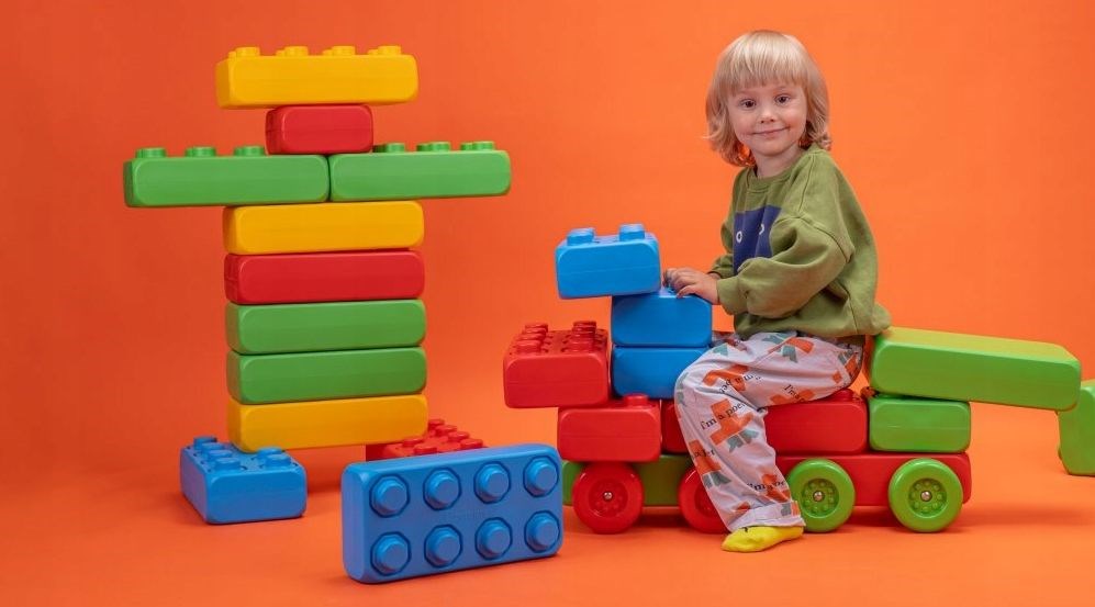 Marioinex ‘brick’ building blocks + 2 wheels, 30 pieces