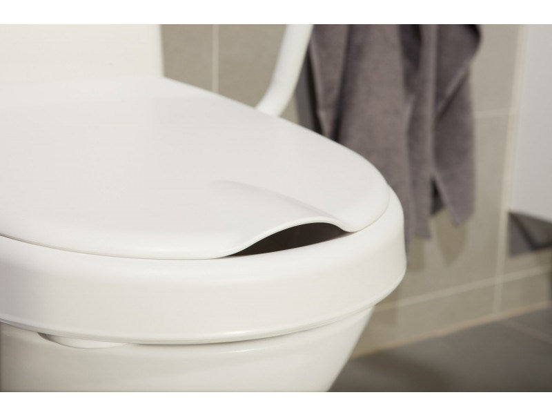 Toilet seat elevation cap with flap Etac HI-Loo 10 cm