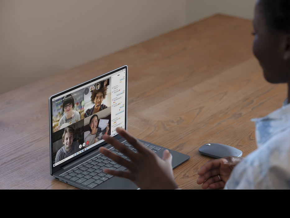 Microsoft Surface Laptop Go Intel® Core™ i5 i5-1035G1 31.6 cm (12.4") Touchscreen 8 GB LPDDR4x-SDRAM 256 GB SSD Wi-Fi 6 (802.11ax) Windows 10 Pro Platinum