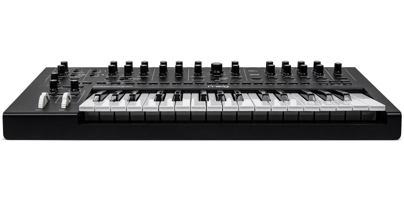 MOOG Messenger - a monophonic analog keyboard synthesizer