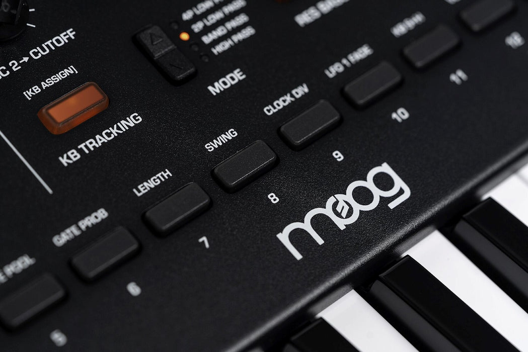 MOOG Messenger - a monophonic analog keyboard synthesizer