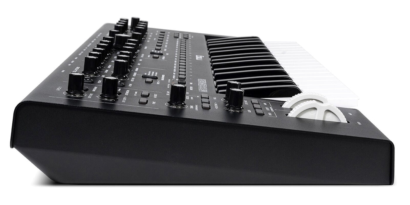 MOOG Messenger - a monophonic analog keyboard synthesizer
