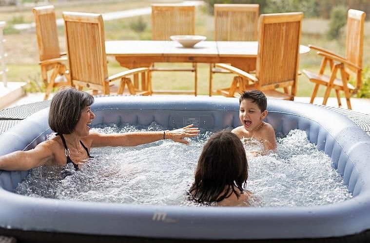 INFLATABLE SQUARE JACUZZI TEKARO