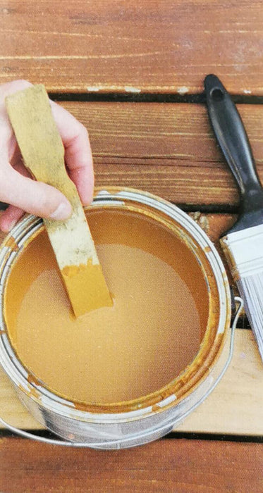 8 PIECES OF PAINT