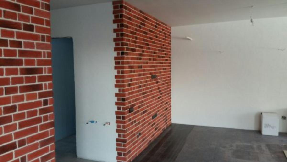 ANTIQUE RED SMOKY CORNER BRICK 18X6X6
