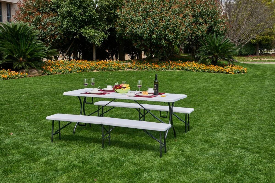 FOLDABLE PARTY TABLE