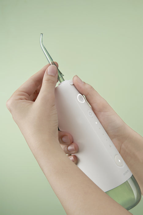 Oclean W10 dental irrigator, 5 modes, 2 nozzles, 200 ml, 1400 pulses per minute, IPX7, Green