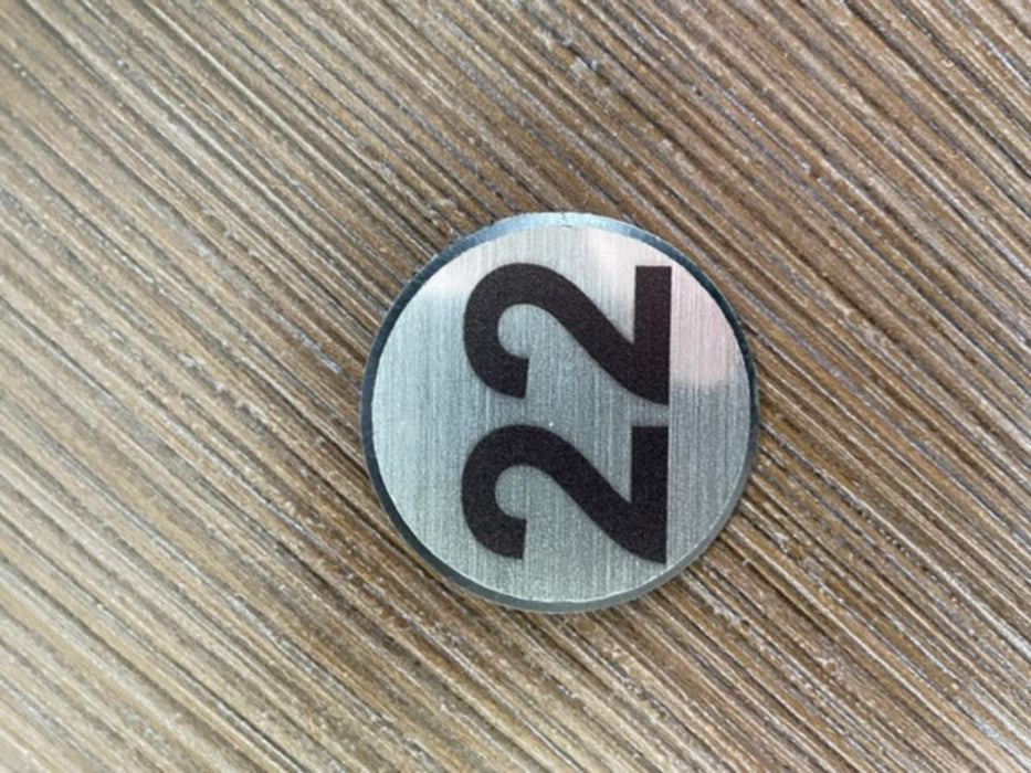 NUMBER 22 SELF-ADHESIVE SILVER CIRCLE 4CM
