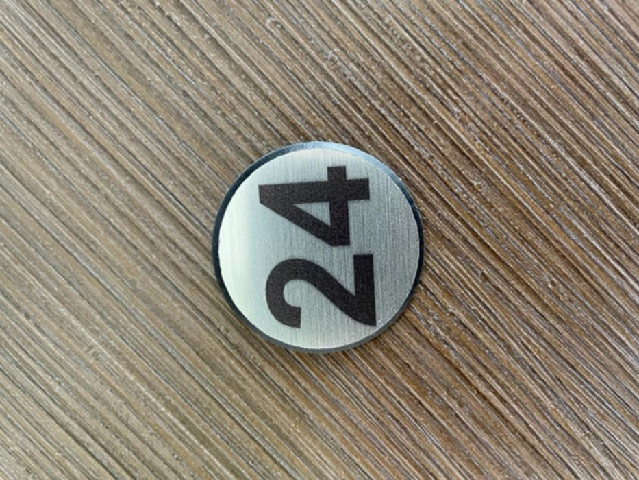 NUMBER 24 SELF-ADHESIVE SILVER CIRCLE 4CM