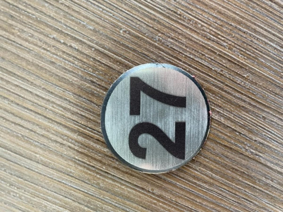 NUMBER 27 SELF-ADHESIVE SILVER CIRCLE 4CM