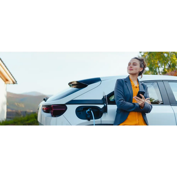 Qoltec Mobile charger for electric cars EV with 2-in-1 adjustment Type 2 7kW CEE 32A/5 PIN 230V LCD Portable Wallbox 5m