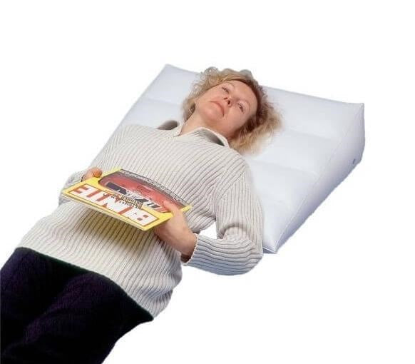 Inflatable orthopaedic leg and back cushion