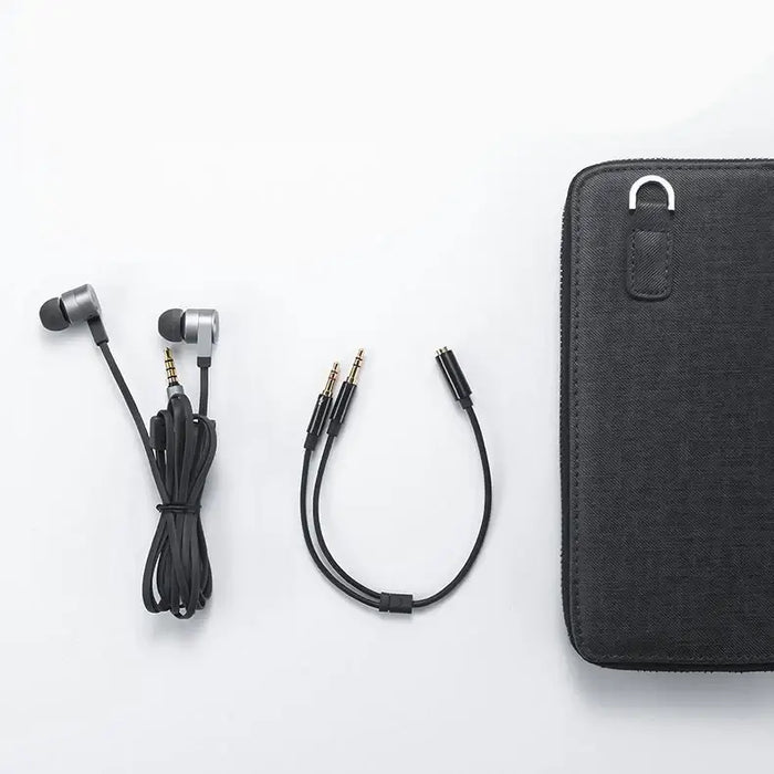 Ugreen AUX splitter cable 3.5 mm mini jack (female) - 2x 3.5 mm mini jack (male - microphone and headphones) black