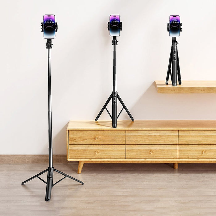 Selfie stick Ugreen LP586 telescopic tripod with Bluetooth remote control 1.5m - black