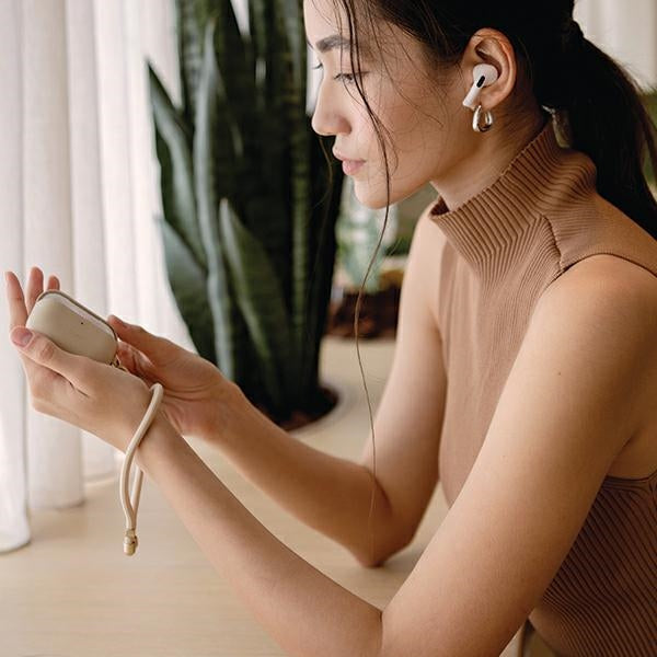 Uniq Coehl Haven case for AirPods Pro 2 (2022/2023) - cream - Cell phone cases and covers<<<HurtelXML