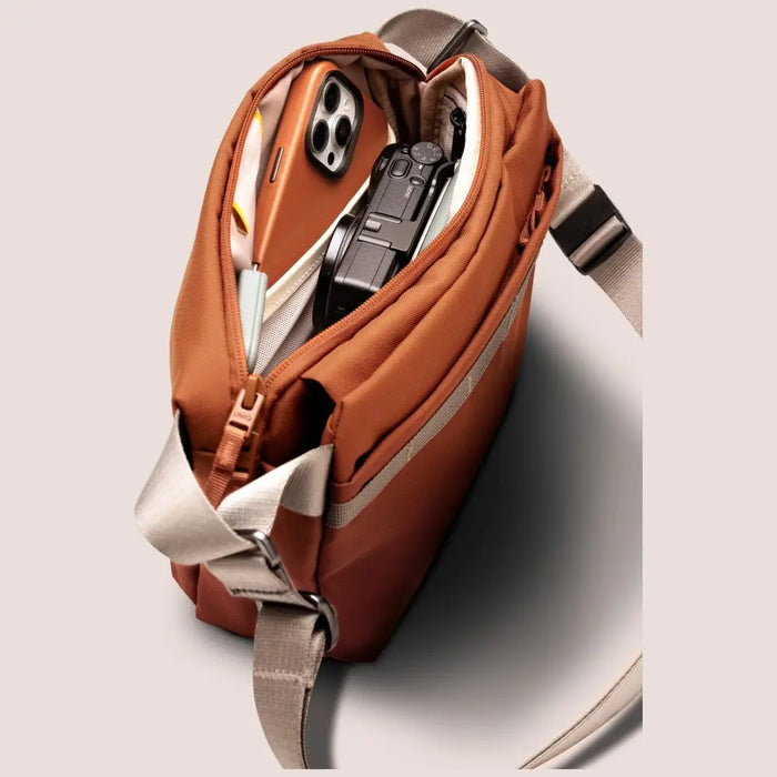 Uniq Crossbody Denver 5L Bag - Orange - Cell phone cases and covers<<<HurtelXML