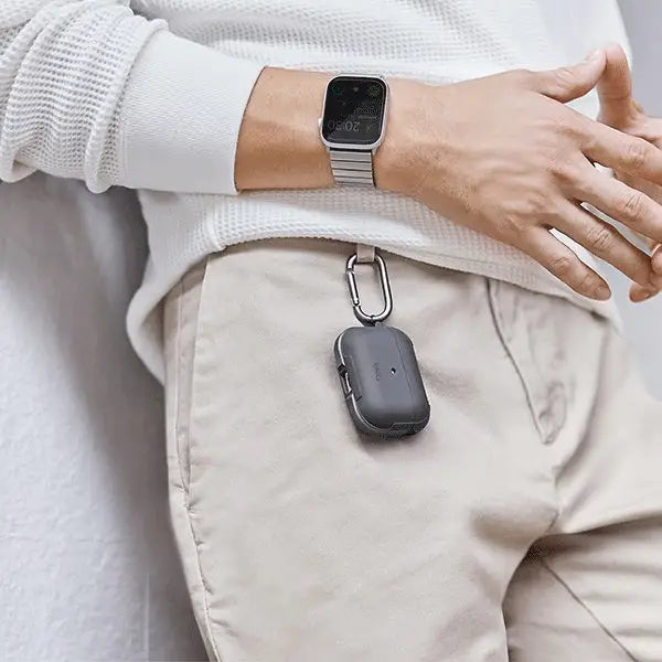 Uniq Valencia AirPods Pro Case Black/Midnight Black Antimicrobial - Cell phone cases and covers<<<HurtelXML