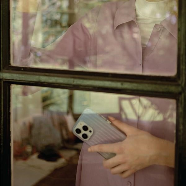 Uniq Coehl Linear case for iPhone 14 Pro Max - iridescent