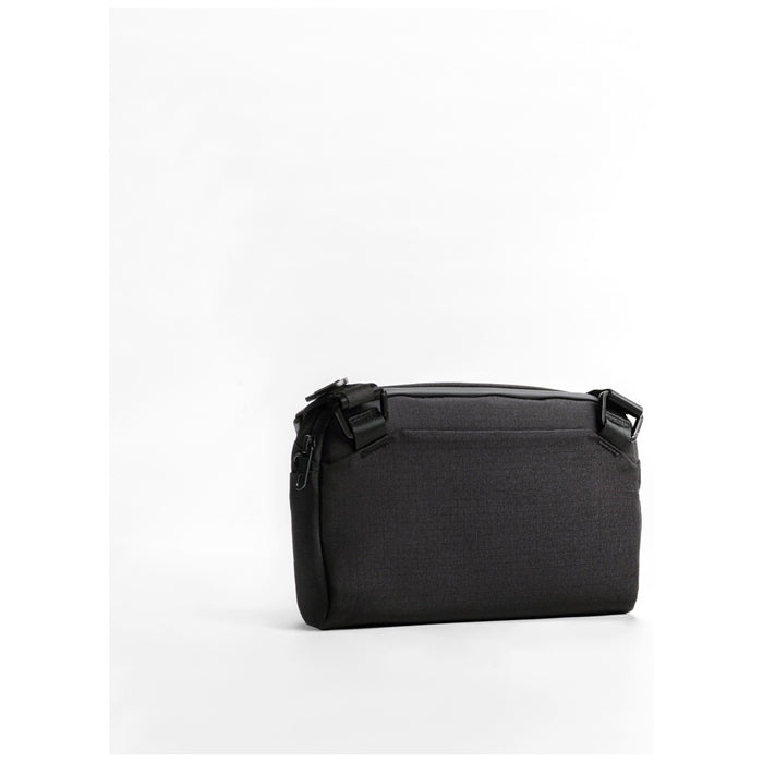 Uniq Arden Sling 2L bag - black