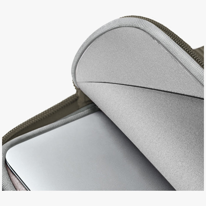 Uniq Cyprus Ridge Edition Laptop Sleeve bag for a 14&quot; water-resistant neoprene laptop - green