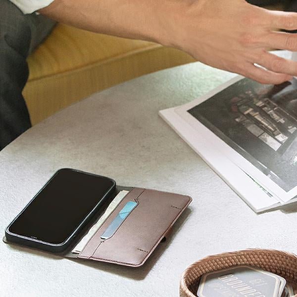 Uniq Journa case for iPhone 12 / iPhone 12 Pro - gray