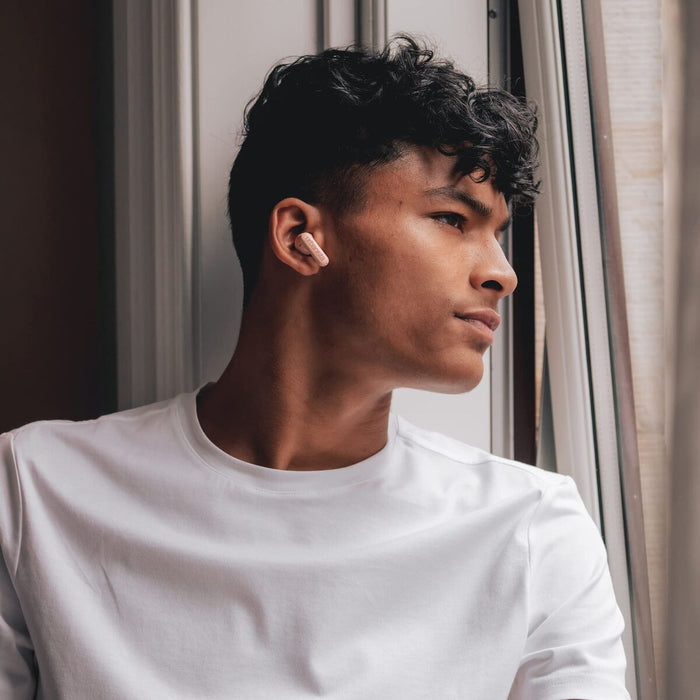 URBANISTA COPENHAGEN Bluetooth earphones black 32 hours total playtime Noise-reducing microphone Touch controls IPX4 dusty white