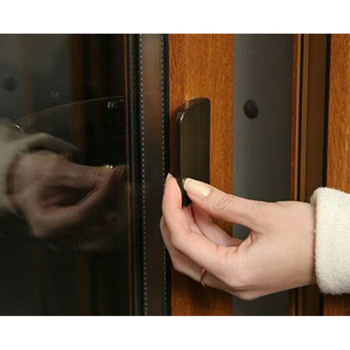 MAGNETIC DOOR LATCH VECTOR