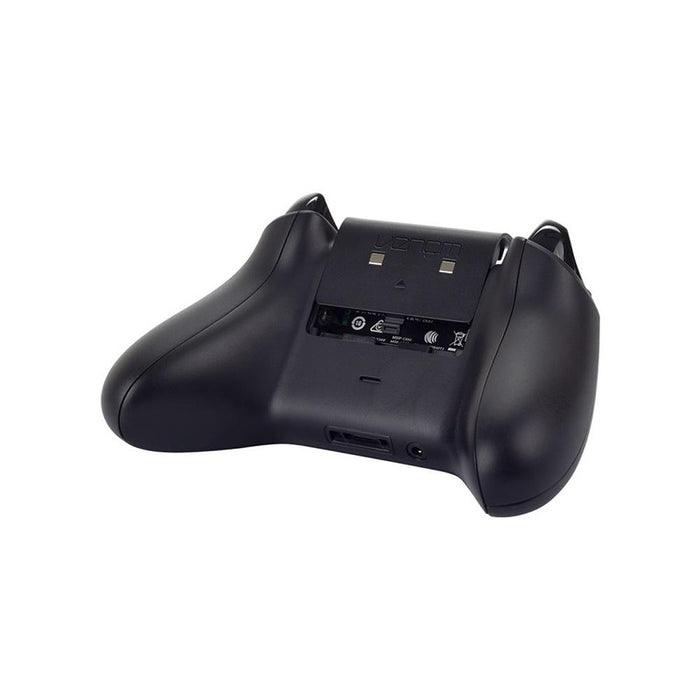 Vertical charging station for Xbox One with 2 Venom VS2861 batteries