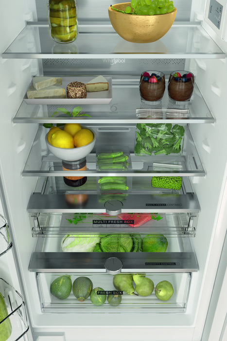 Built-in refrigerator Whirlpool WHC18 T132