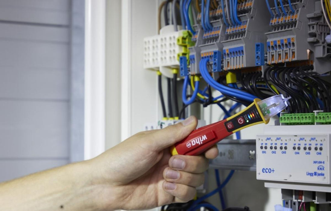 VOLTAGE TESTER 12-1000V WIHA