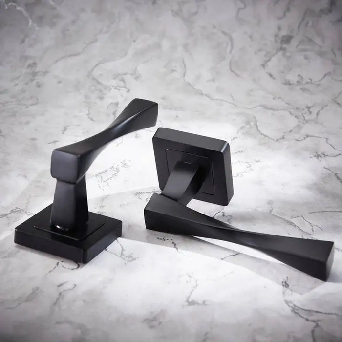 YALE VERONA DOOR HANDLE - Обков за врати<<<Обков<<<Мебели и интериор<<<Praktiker&&&Обков за врати<<<Врати и