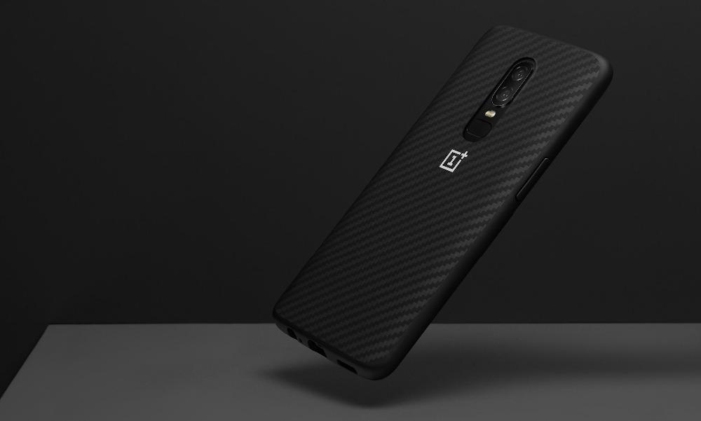 Original Oneplus impact resistant carrying case of carbon fibers with a velor interior of OnePlus 6